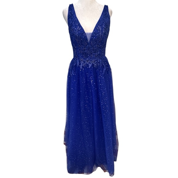Dresses & Skirts - Elegant Blue Prom Dress